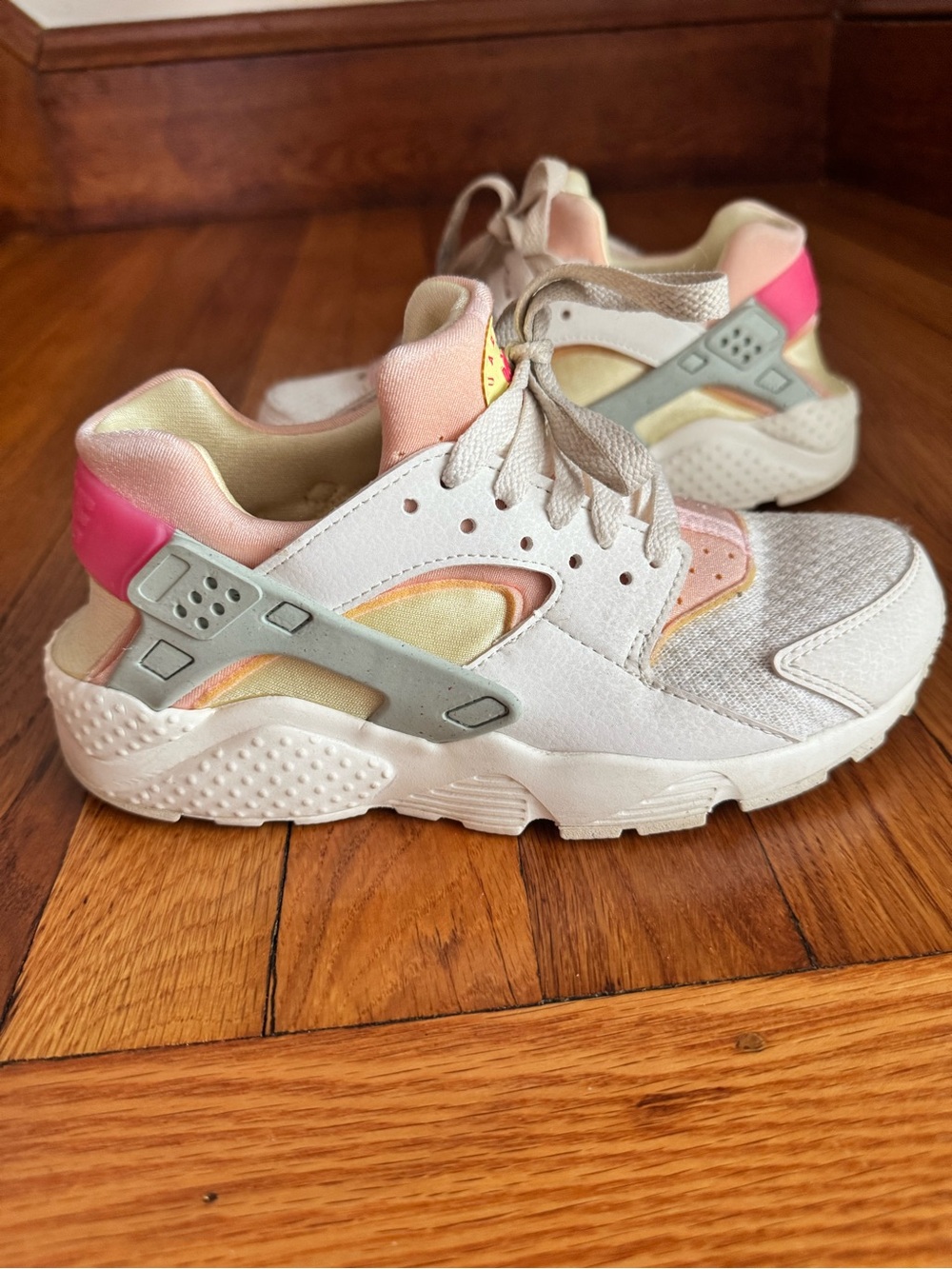 Nike Air Huarache Girls Sneakers White Pink Size 4.5Y DR0163-100